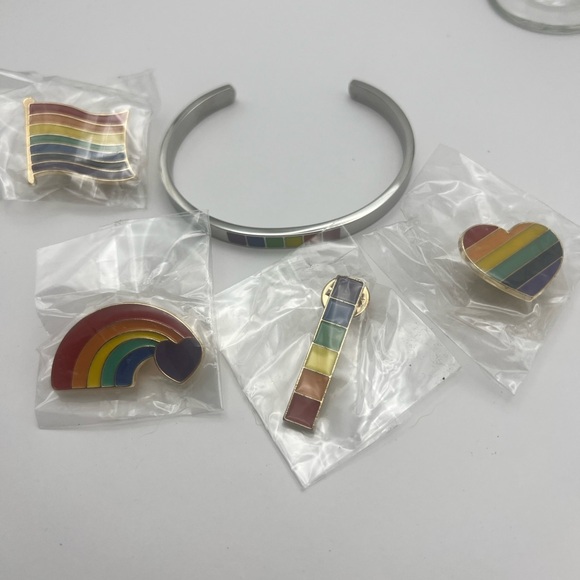 Stainless Steel cuff bracelet AND 4 rainbow 🌈 pins - Picture 2 of 6